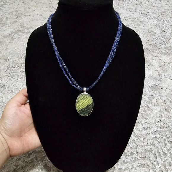 KENNETH COLE Nwot Blue Seed Bead Statement Necklace with Green Enamel Pendant - Picture 2 of 9